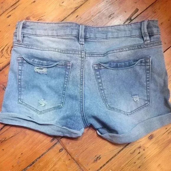 Womens Shorts - Picture 4 of 6